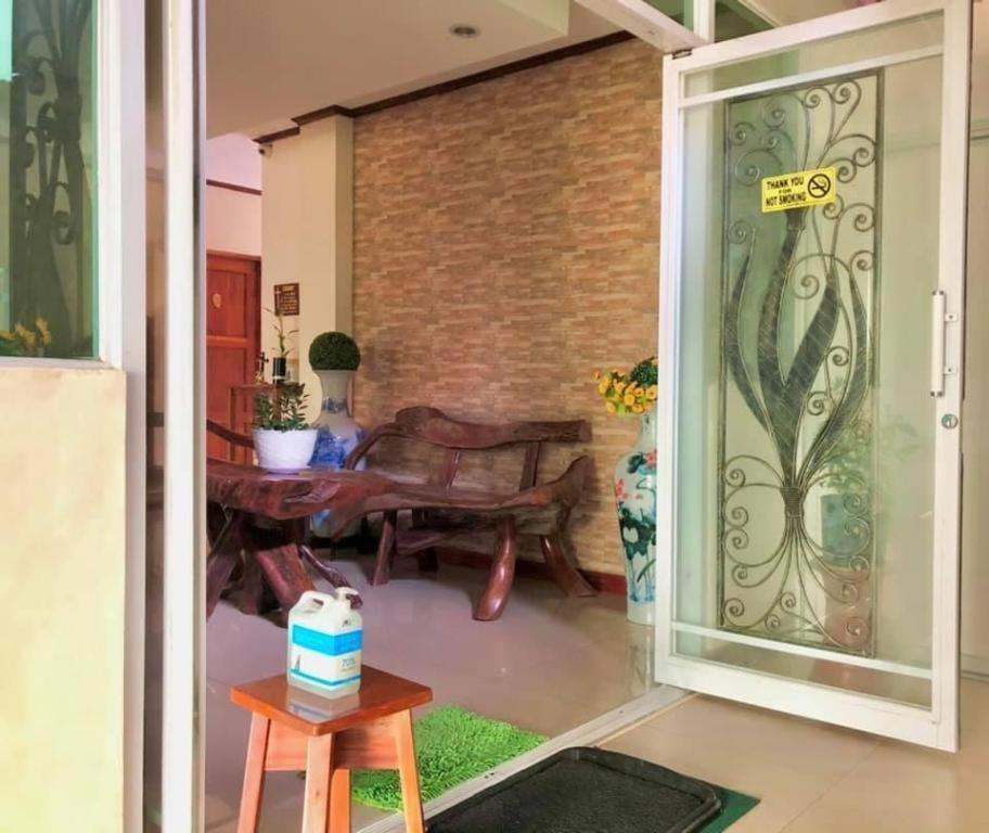 Jm Backpackers Hometel Guimaras Bagian luar foto